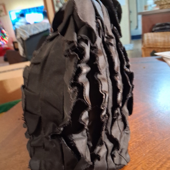 Elegant Prada Black Ruffled Women's Bag - Picture 5 of 15